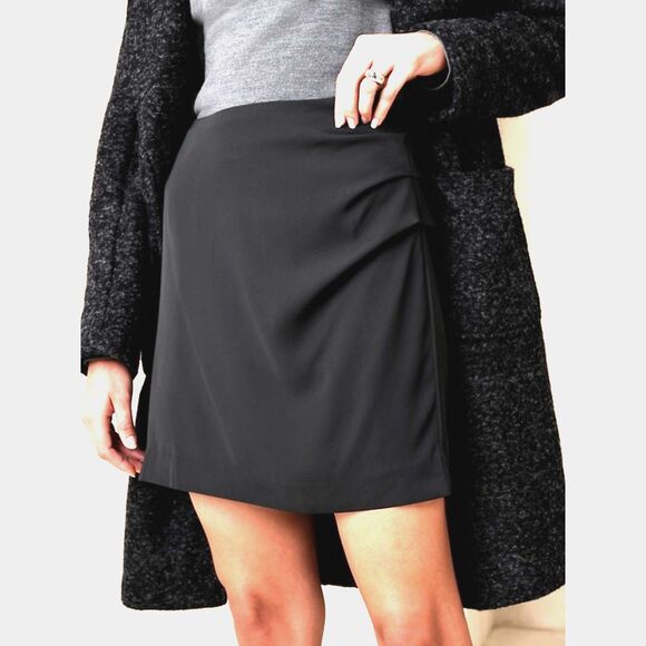 RUCHED MINI SKIRT BLACK SIZE 6 BRAND NEW - Picture 1 of 4